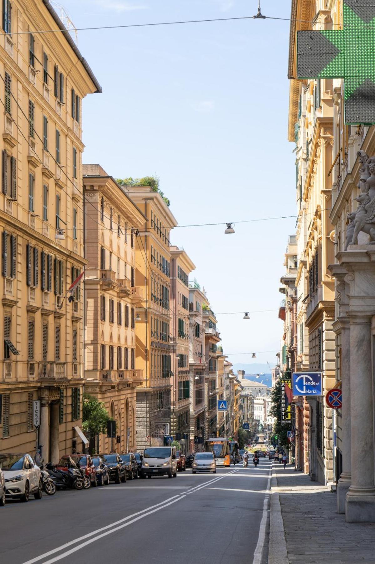 In Centro, Doccia Con Genova