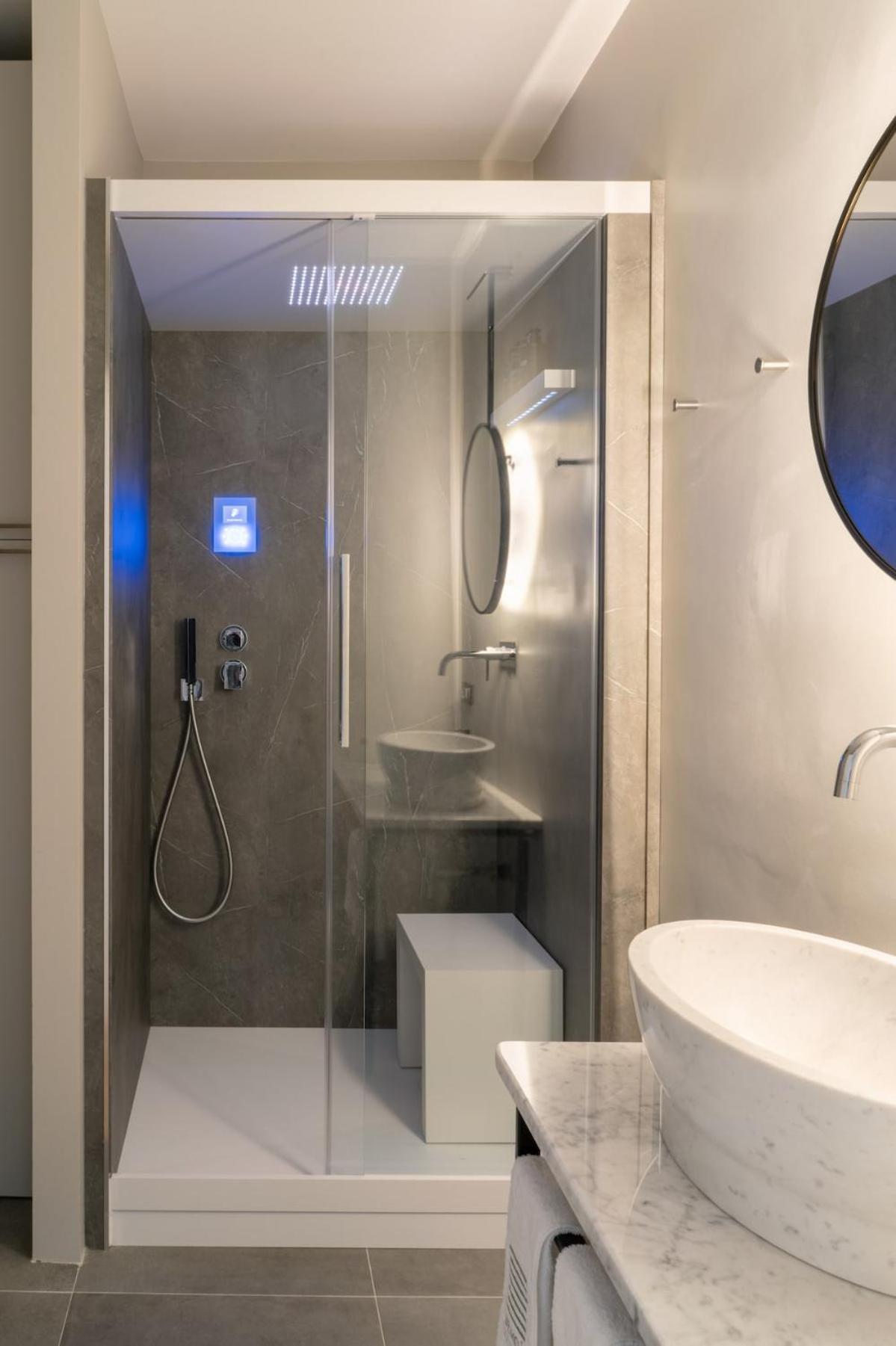 Apartment In Centro, Doccia Con Genoa